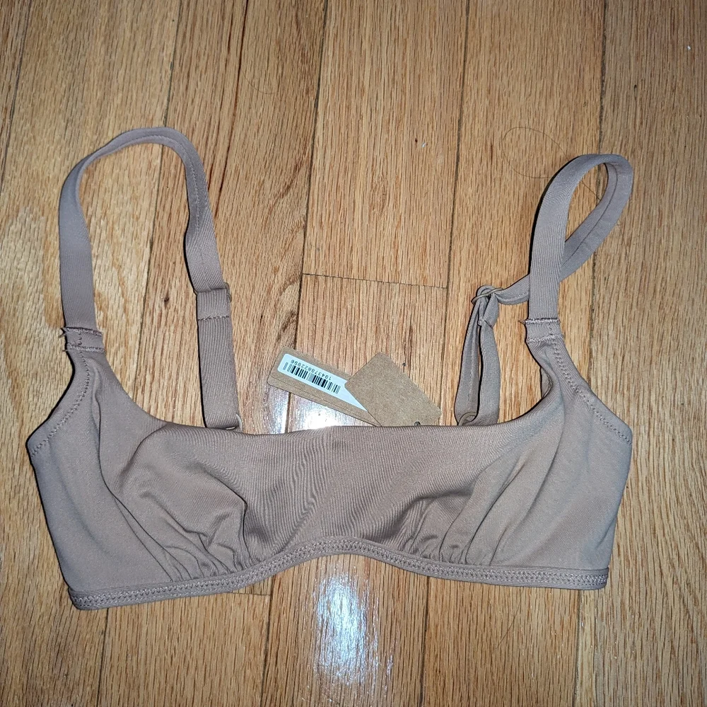 NWT SKIMS SCULPTING SWIM RUCHED UNDERWIRE LINED TOP IN SIENNA